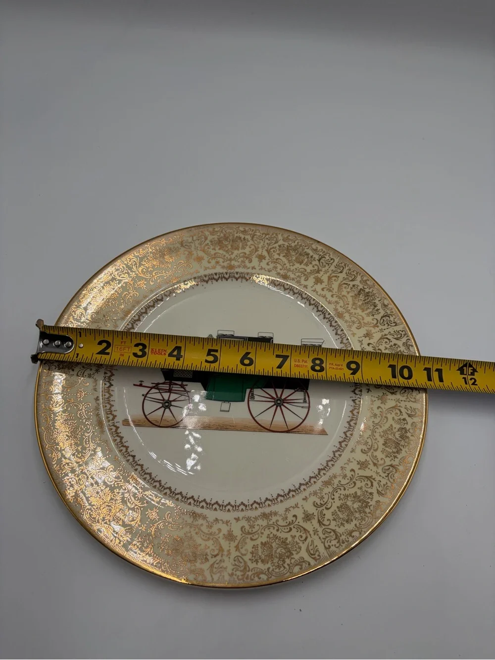 Decorative Carriage Motif Ceramic Dinner Plate in Cream and Green 23K Gold Trim